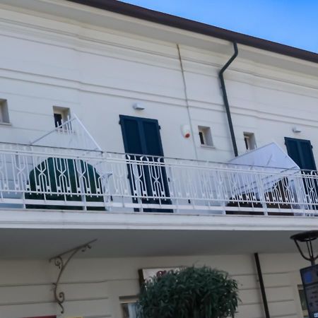 Bmp Apartment Atmosphere 1 Centrale Con Garage Riccione Buitenkant foto